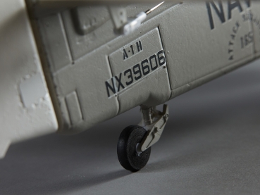 DB006PG DERBEE A1-Skyraider 80cm PNP grau Warbird