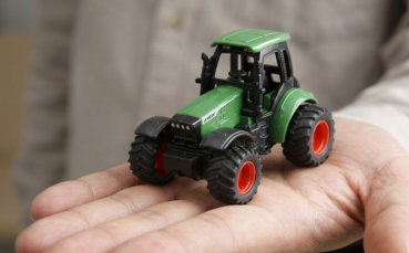 22791 Traktor aus Metall mit Tankanhänger 1:64 RTR