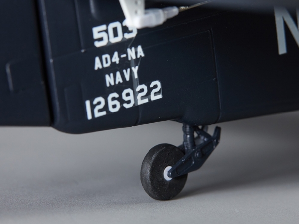DB005PB DERBEE A1-Skyraider 80cm PNP blau Warbird