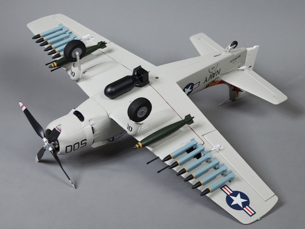 DB006PG DERBEE A1-Skyraider 80cm PNP grau Warbird