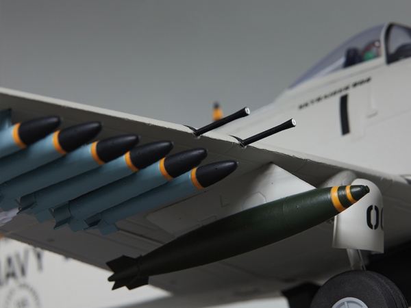 DB006PG DERBEE A1-Skyraider 80cm PNP grau Warbird
