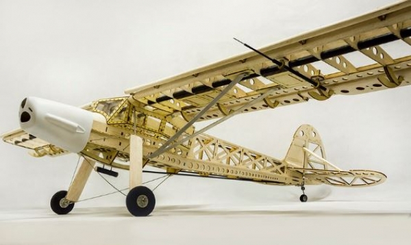 213006 FIESELER Fi-156 Storch 16m Kit