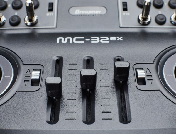 33040 Graupner mc-32ex Sender - HoTT 2.4GHz Fernsteuerung 32 Kanal