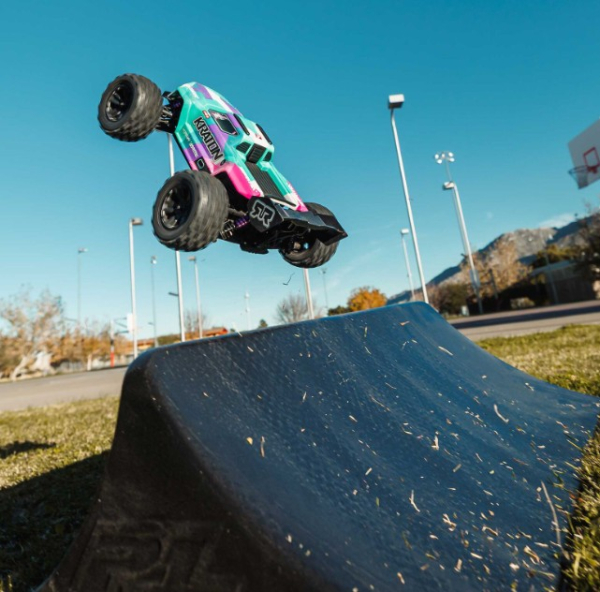 ARA2508ST2 Arrma Mini-KRATON 1:16 RTRplus türkis/rosa