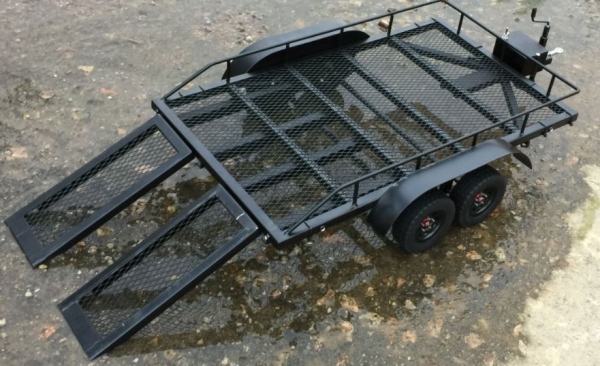 22197 TRAILER Anhänger 1:10 2Achs/Rampe