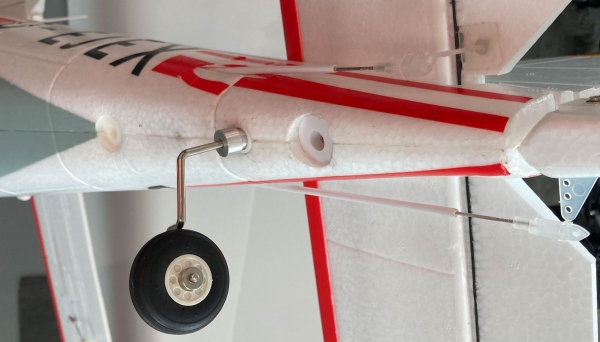 24103 AMXFLIGHT DO-27 ROT/WEISS EPO PNP