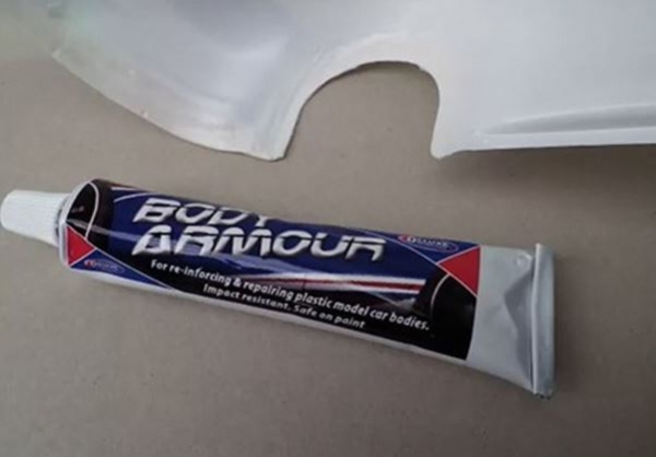 44128 Deluxe BODY-ARMOUR Tube 60gr