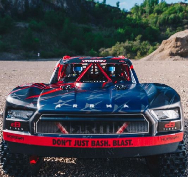 ARA7604V2T2 Arrma MOJAVE 6S / 1:7 RTR schwarz/rot